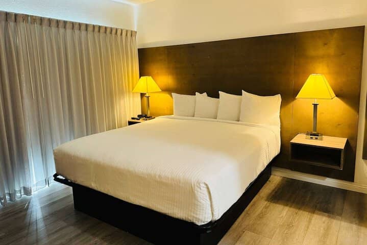 Room 10 of 94