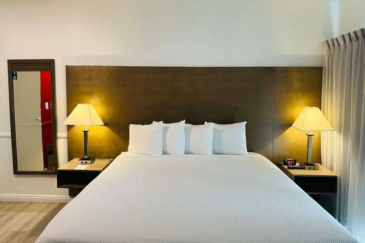 Room 6 of 94