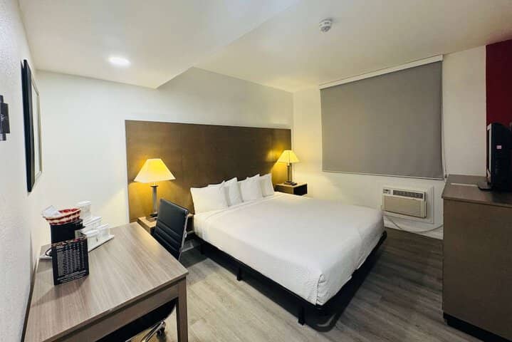Room 8 of 94