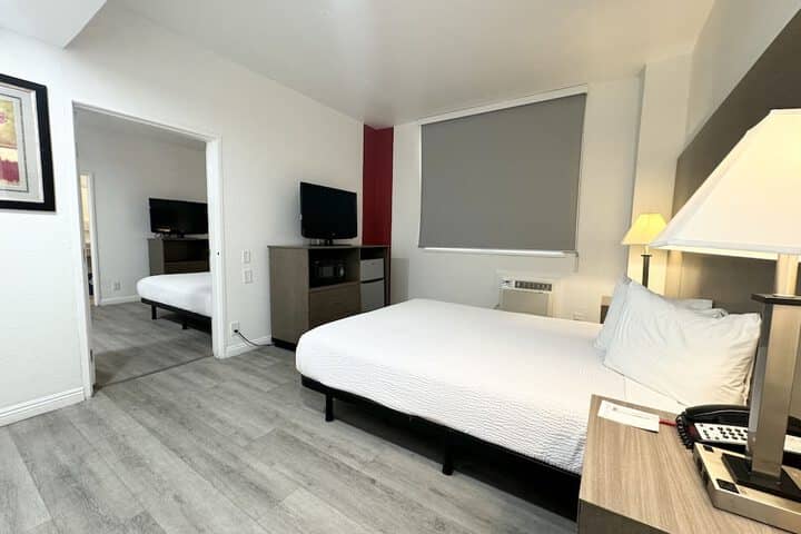 Room 4 of 94