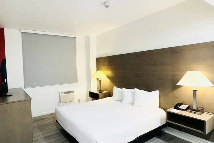 Room 3 of 94