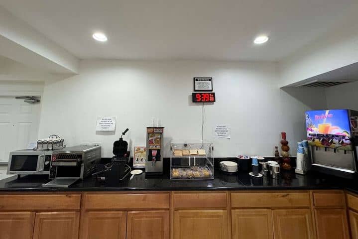 Breakfast/Coffee Service 79 of 94